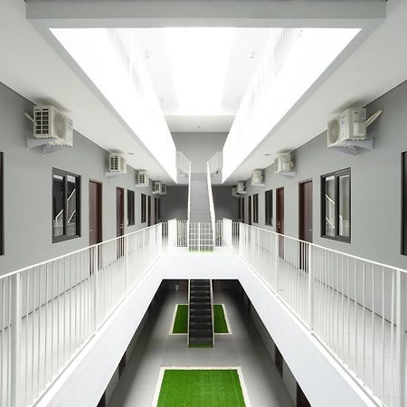 Reddoorz Plus Near Jiexpo Kemayoran Jakarta Ngoại thất bức ảnh