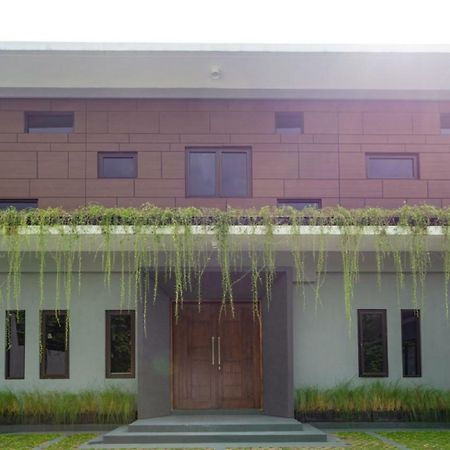 Reddoorz Plus Near Jiexpo Kemayoran Jakarta Ngoại thất bức ảnh