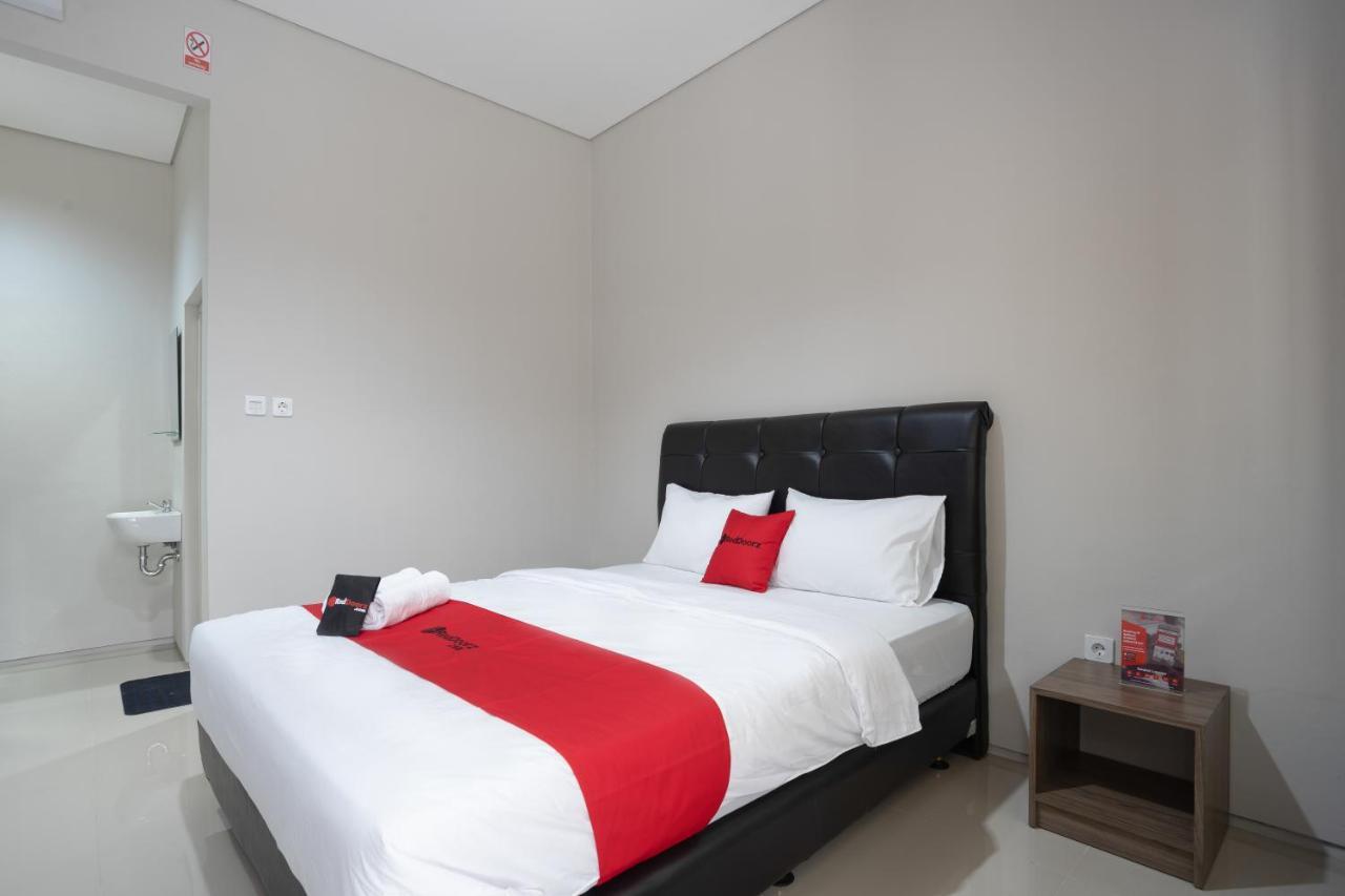 Reddoorz Plus Near Jiexpo Kemayoran Jakarta Ngoại thất bức ảnh