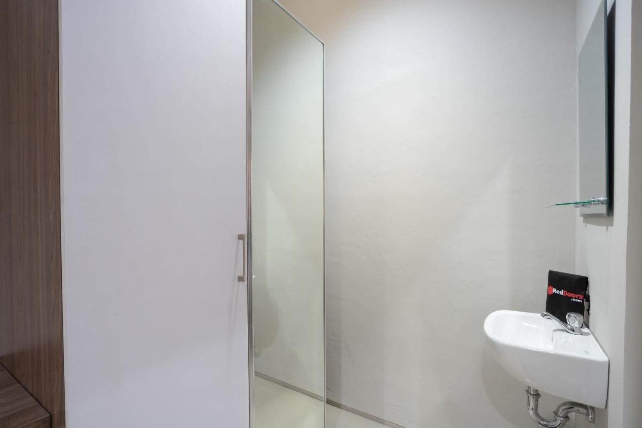 Reddoorz Plus Near Jiexpo Kemayoran Jakarta Ngoại thất bức ảnh