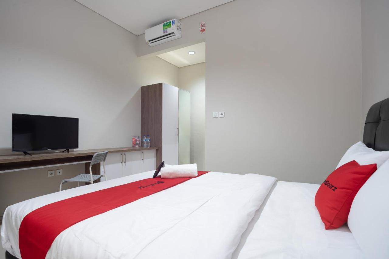 Reddoorz Plus Near Jiexpo Kemayoran Jakarta Ngoại thất bức ảnh