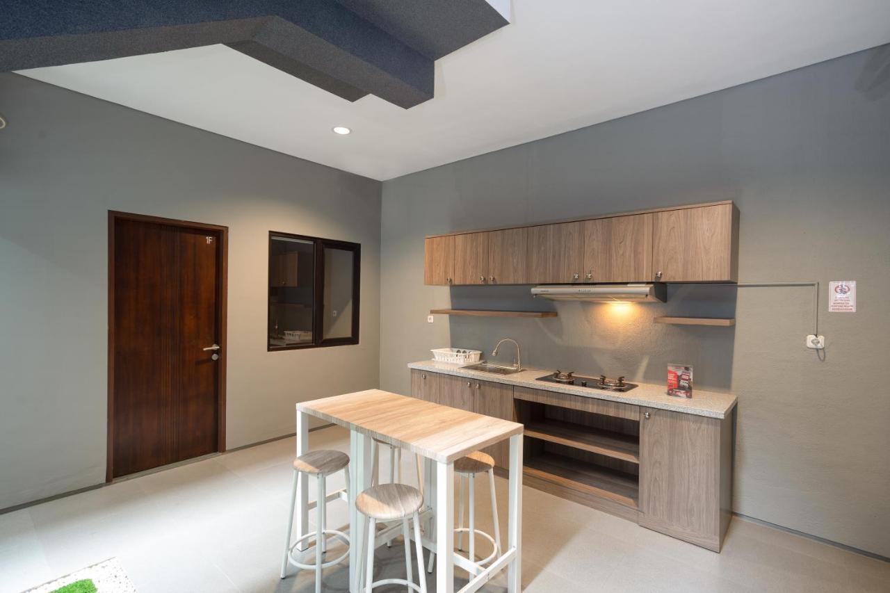 Reddoorz Plus Near Jiexpo Kemayoran Jakarta Ngoại thất bức ảnh