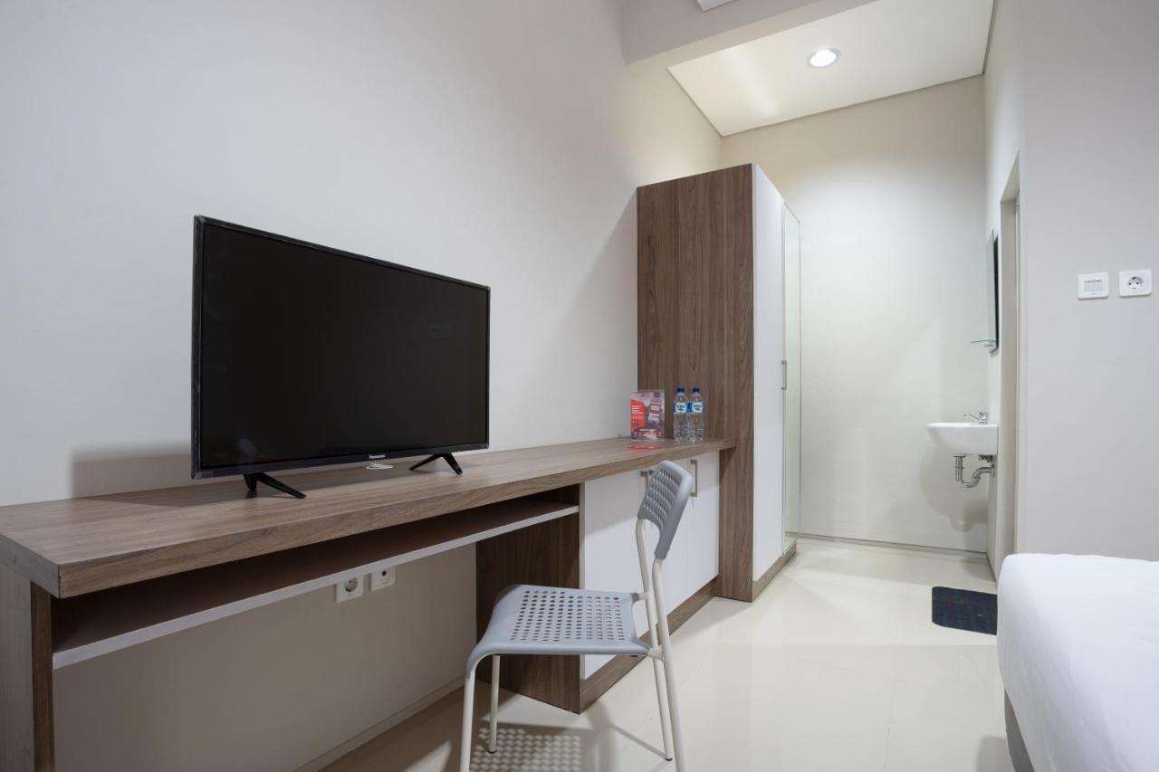 Reddoorz Plus Near Jiexpo Kemayoran Jakarta Ngoại thất bức ảnh