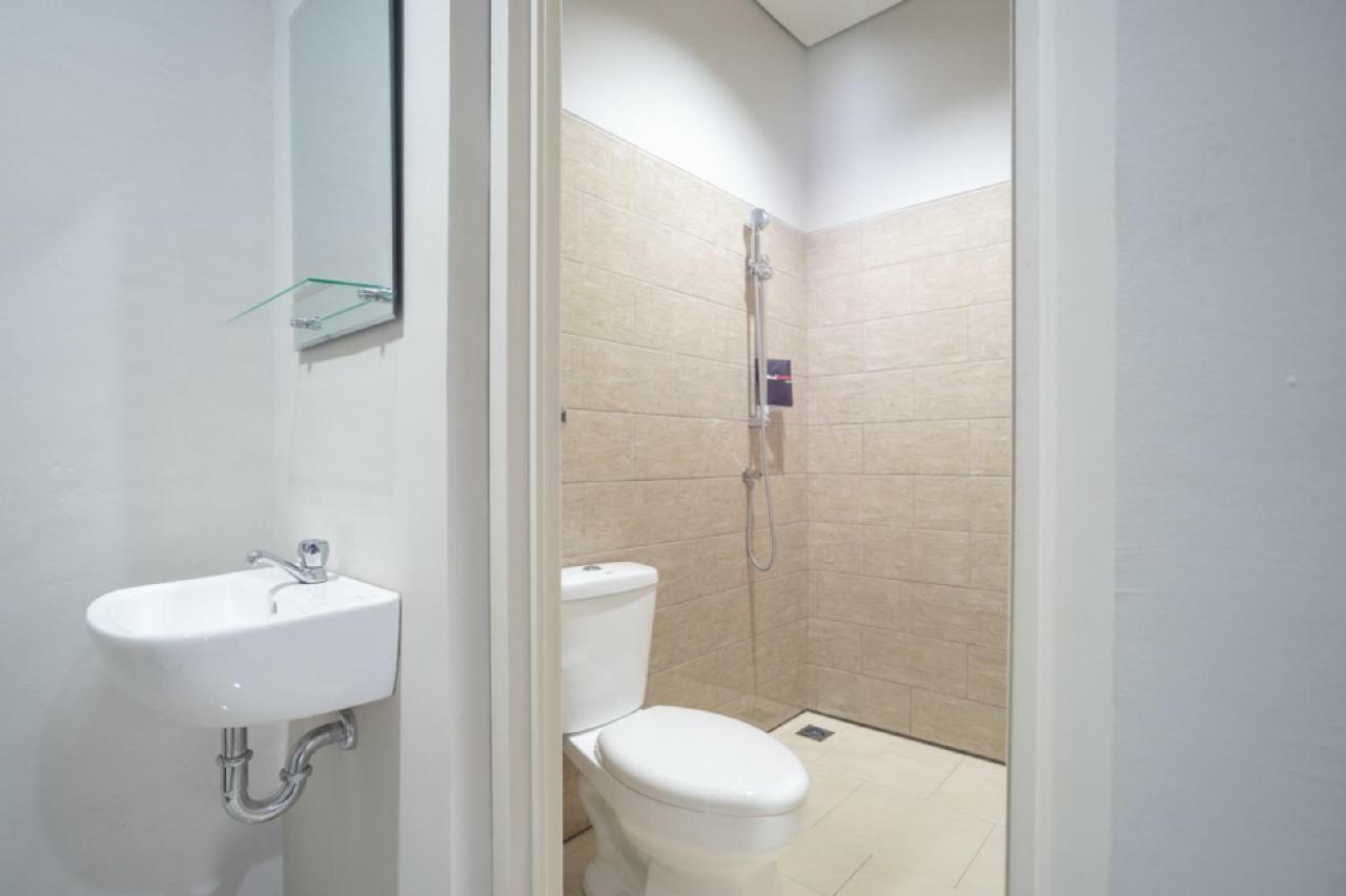 Reddoorz Plus Near Jiexpo Kemayoran Jakarta Ngoại thất bức ảnh